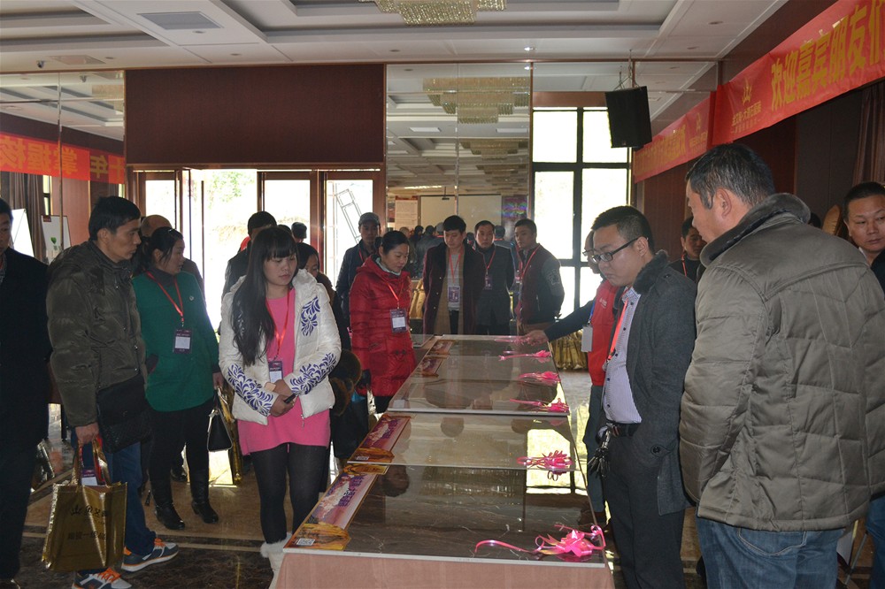 瓷砖经销商朋侪鉴赏永利中国瓷砖金刚釉II代产品