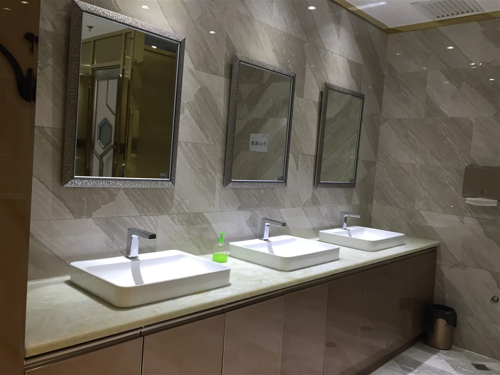 KTV洗手间墙、地面接纳永利中国瓷砖全抛釉爱丁堡-天堡石KYP8062铺贴