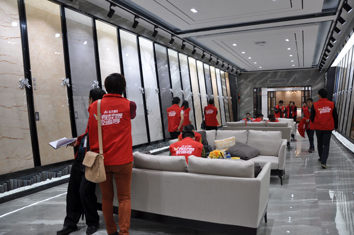 “一带一起  设计营销”，，，，，，，与O2O零售新模式携手，，，，，，，2017年，，，，，，，永利中国将勇往直前，，，，，，，开拓新战。。。。。