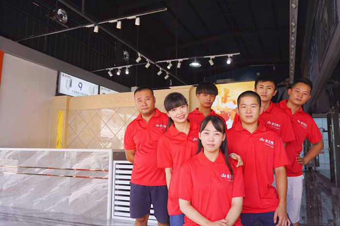 红酒不但仅是一杯佳酿这么简朴，，，，，，，，它所意味的更是一种臻纯曼妙的生涯境界。。。。。。而瓷砖，，，，，，，，也需要细细品味，，，，，，，，才华真正读懂它。。。。。。9月20日，，，，，，，，陶瓷一线品牌永利中国瓷砖潮安专卖店邀您配合开启一场优雅人生的品味之旅。。。。。。