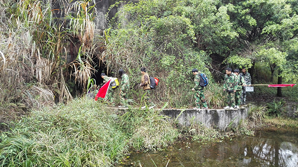 “生涯挑战·突破极限”野外生涯特训